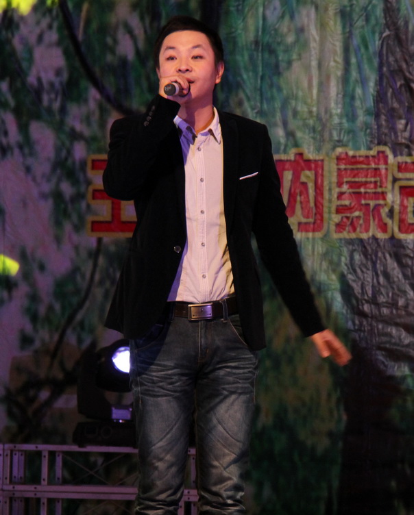 beat365官网举办2013年迎新教职工文艺汇演